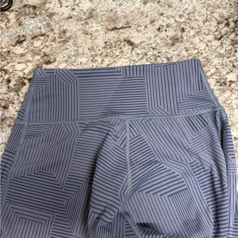 Gymshark Geometric Gray Leggings - Picture 4 of 4